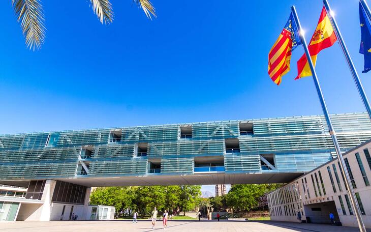 El Ayuntamiento de Benidorm contratará a cinco jóvenes desempleados a través del programa Empuju